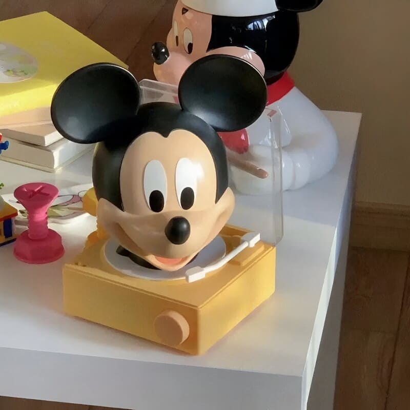 tirelire mickey en plastique